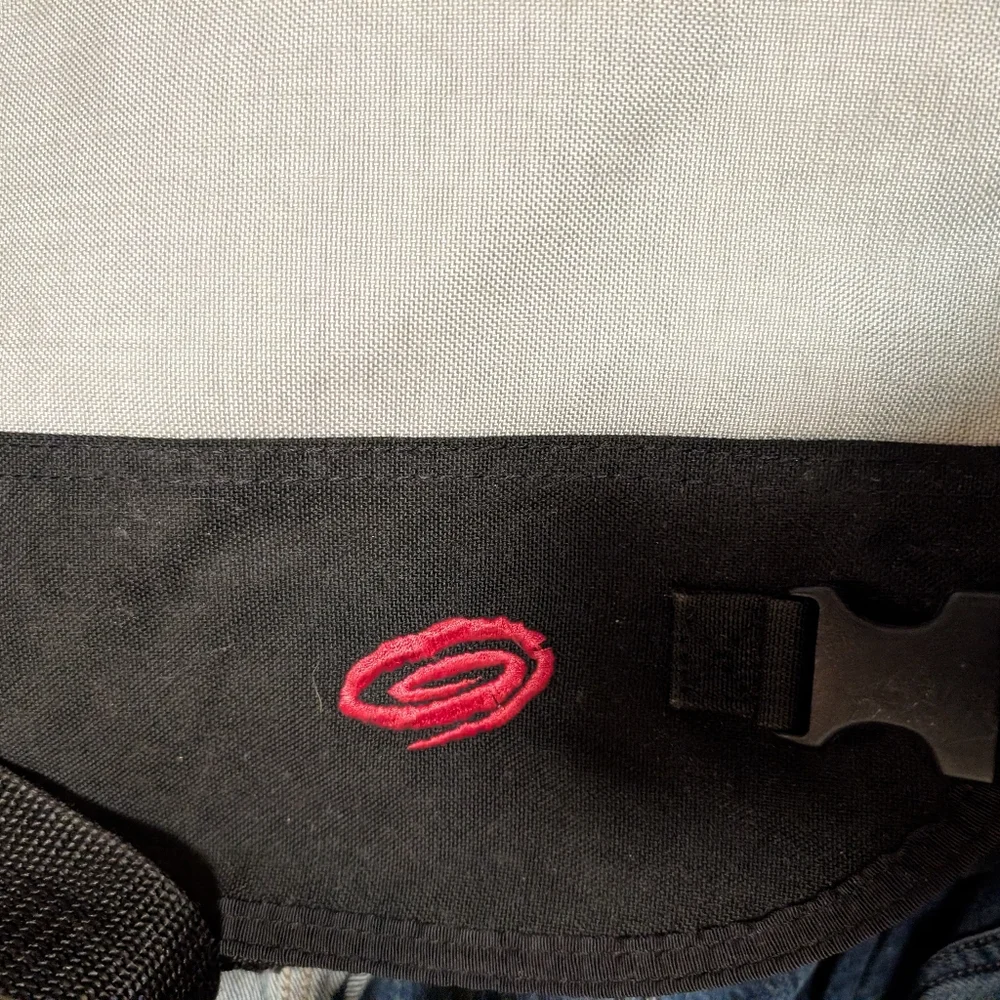 Timbuk2 Classic Messenger Bag Black Grey Crossbody